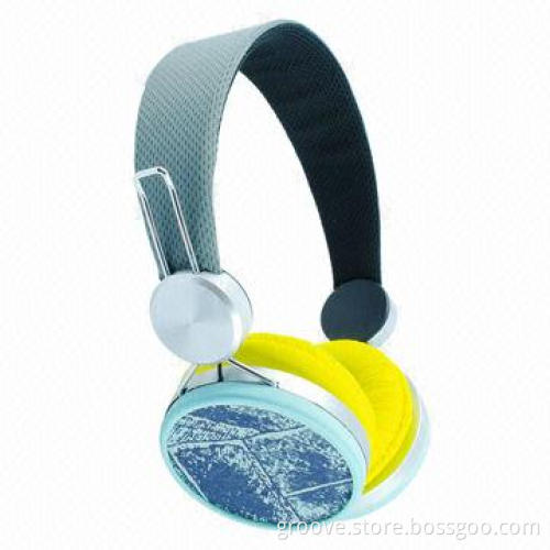 Fashionable Silicone Headphones with 1,000mW Maximum Power Handling and 150cm Cable Length